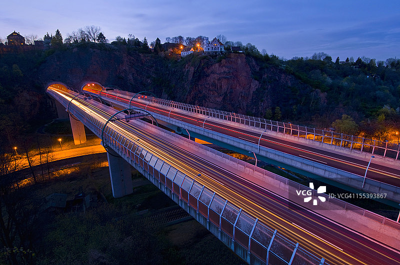 通往隧道的高速公路桥梁，德累斯顿附近图片素材
