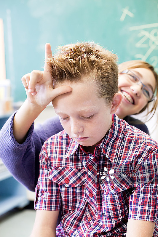 高中男生被欺负图片素材