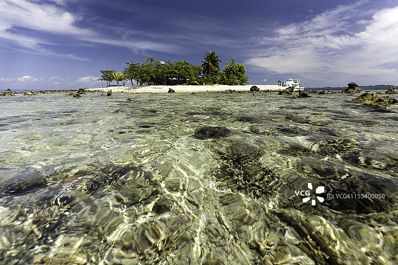 菲律宾圭万湾的岛屿图片素材