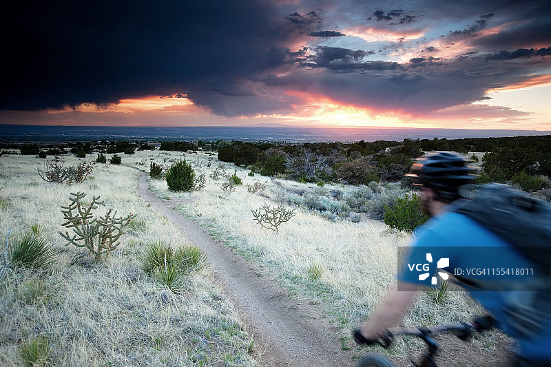 山地自行车运动图片素材