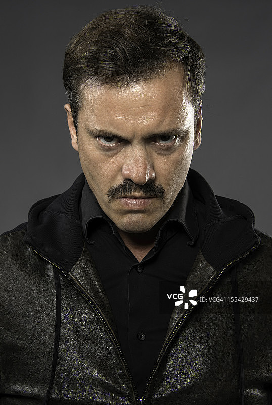 拉美裔男子面部照片图片素材