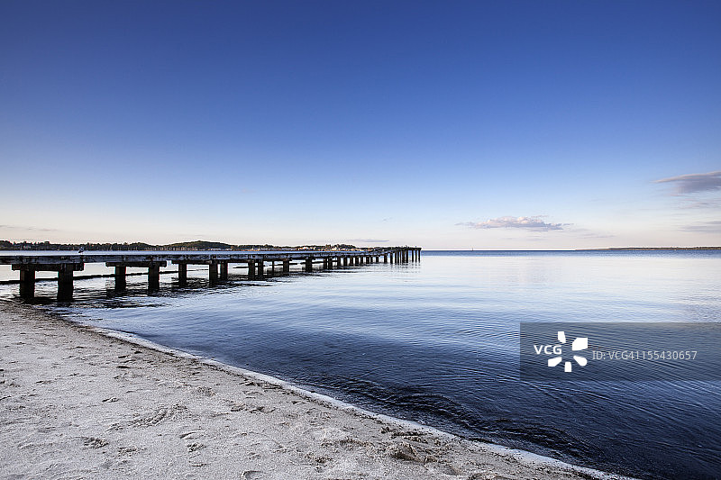 黄昏海滩，码头，波罗的海图片素材