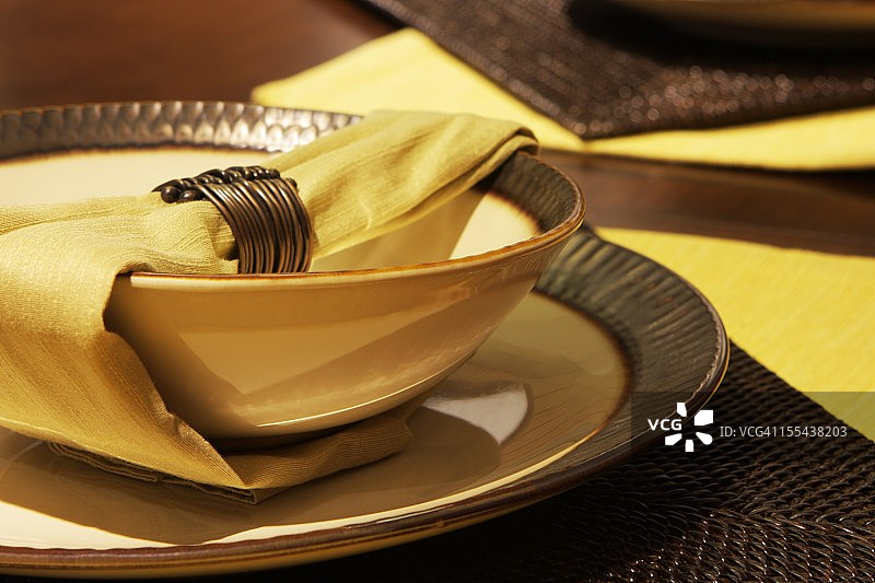 碗、盘子、餐巾、餐具餐饮装饰图片素材