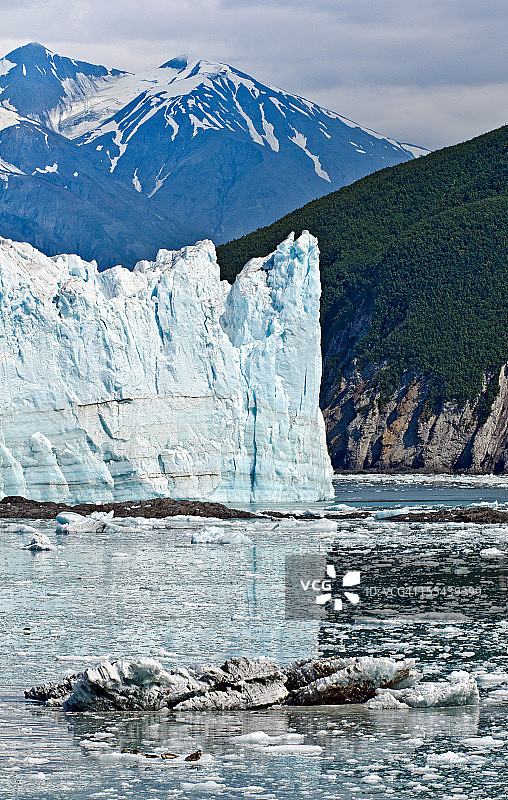 阿拉斯加苏厄德附近的哈伯德冰川图片素材