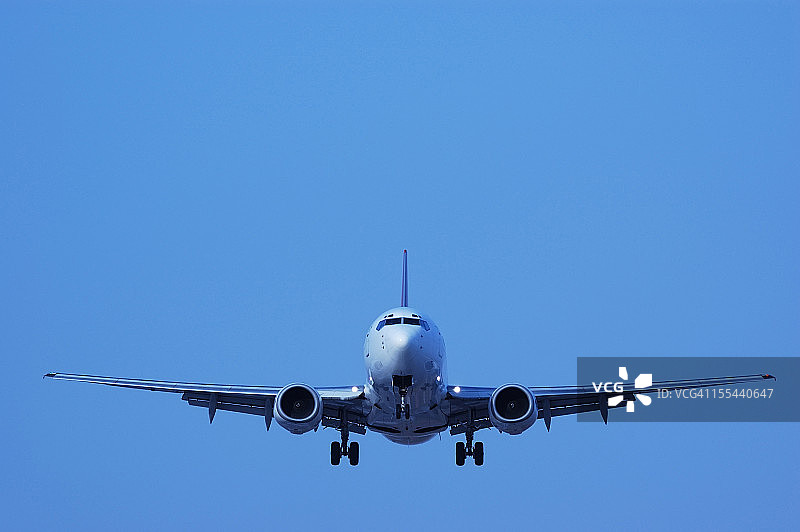 喷气式飞机着陆图片素材