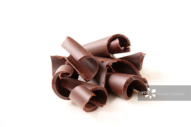 白色背景上的一组巧克力卷图片素材
