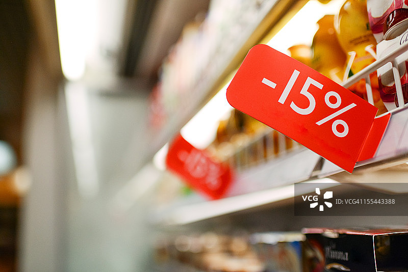 食品店的乳制品折扣图片素材
