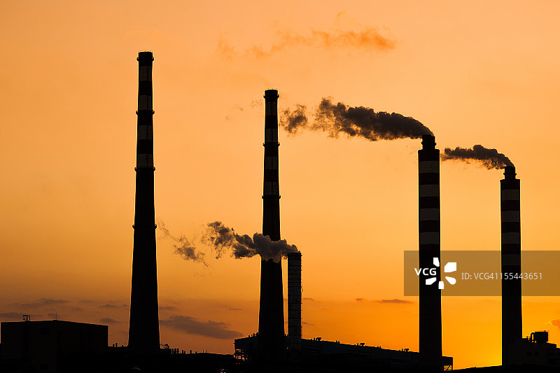 日落时的发电厂图片素材
