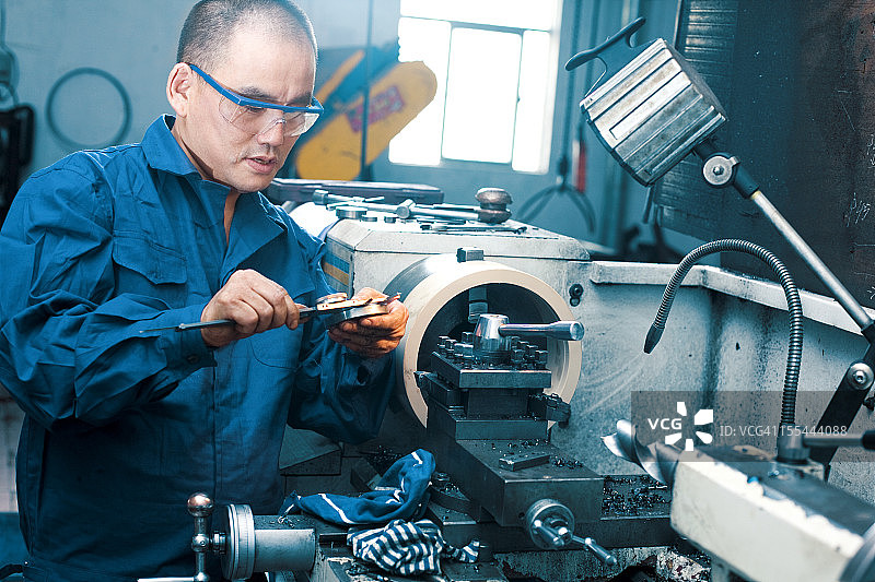 测量设备：数字千分尺图片素材