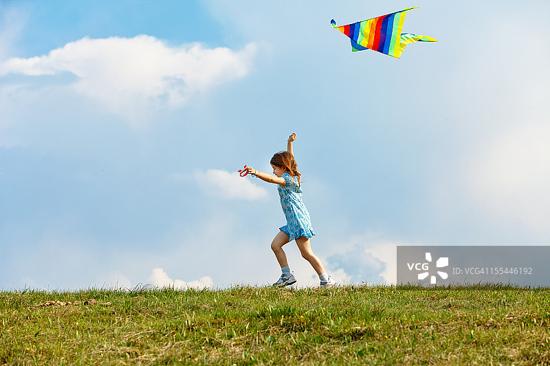 放飞的风筝图片素材