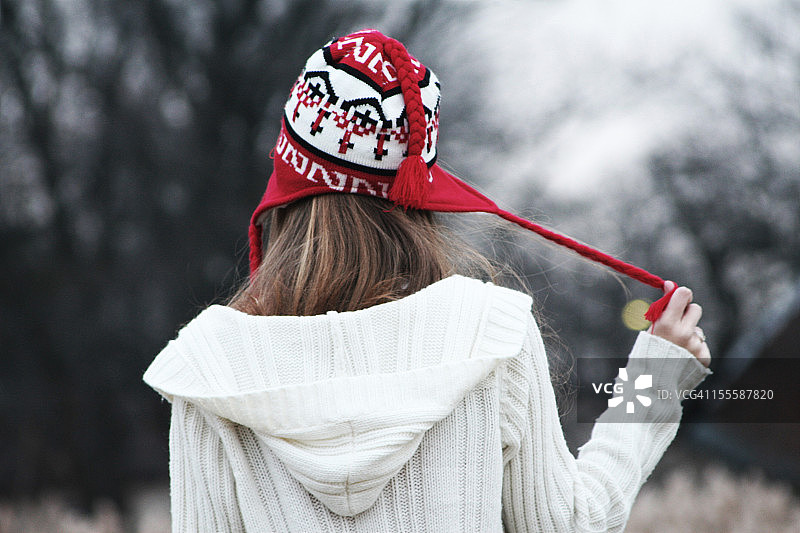 戴着冬季帽子的女孩图片素材