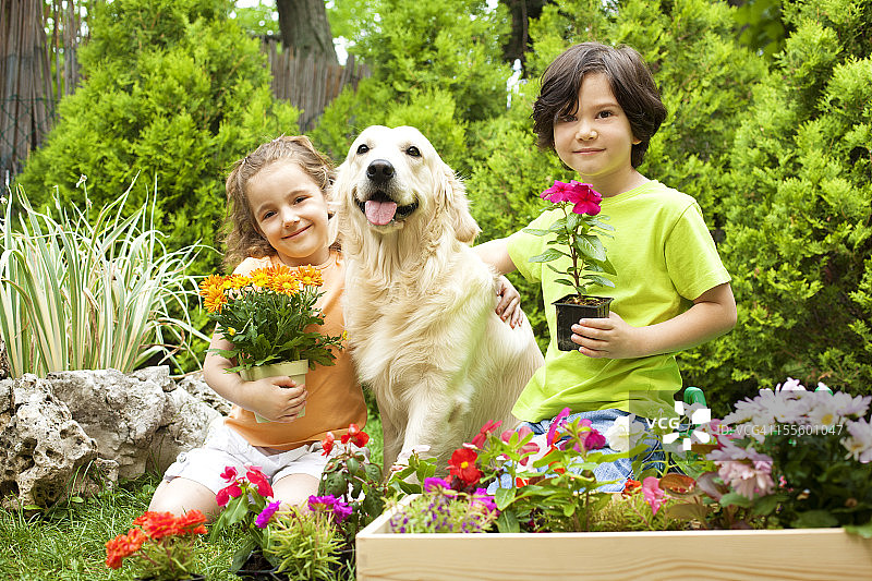孩子们在种花图片素材
