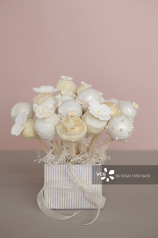 花束般的蛋糕棒棒糖静物图片素材