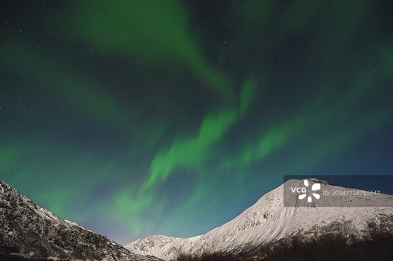 挪威，特罗姆斯，特罗姆瑟附近的北极光图片素材