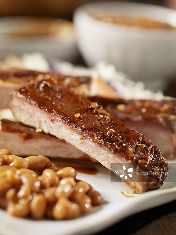 烤豆猪肋排图片素材
