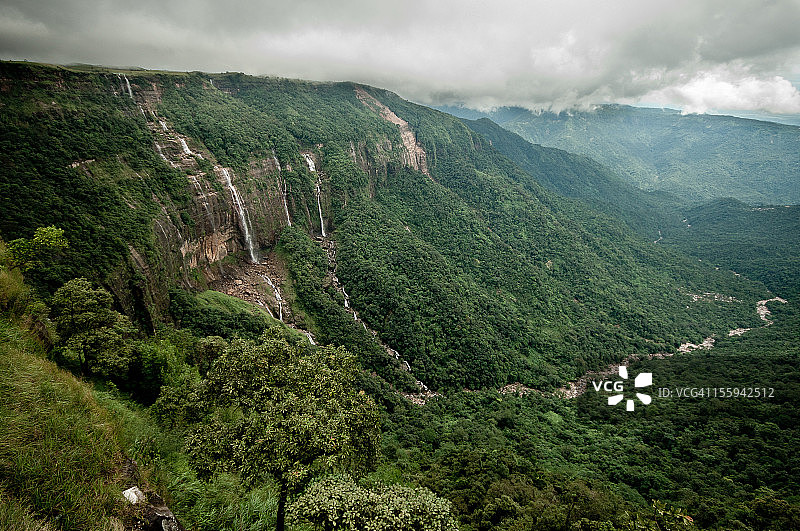 乞拉朋齐的七姐妹瀑布图片素材