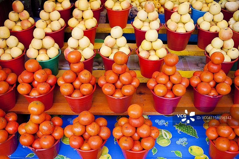 市场上完美陈列的橙子图片素材