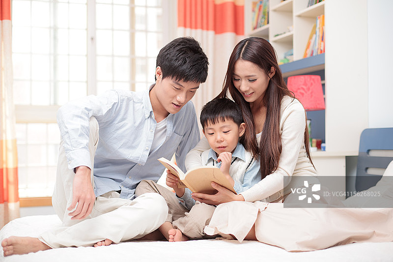 家庭阅读图片素材