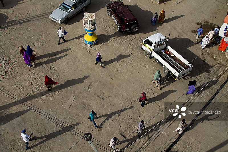 市中心的人行横道图片素材