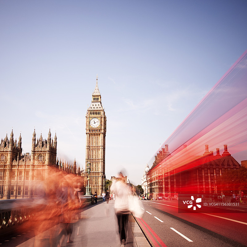 红色伦敦巴士、威斯敏斯特桥和Big Ben图片素材