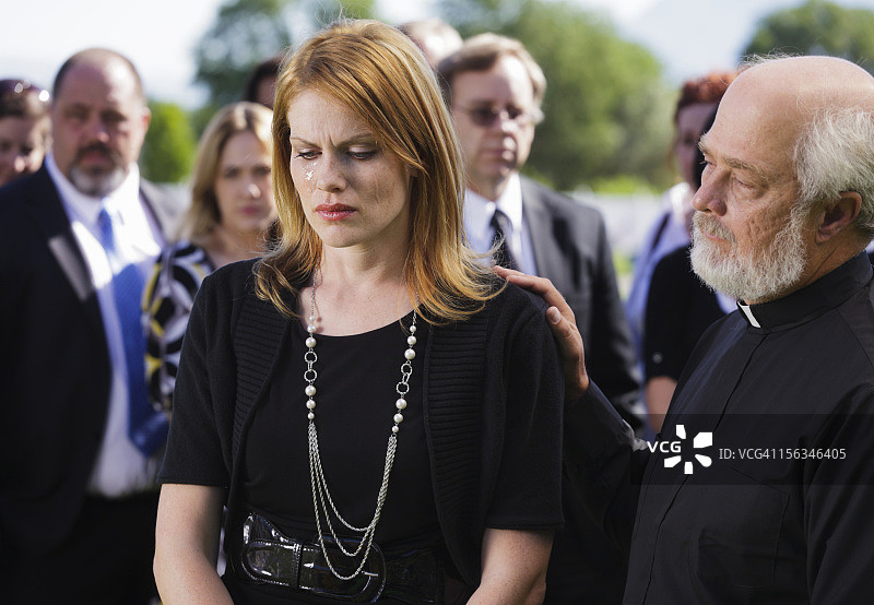 葬礼上的寡妇图片素材