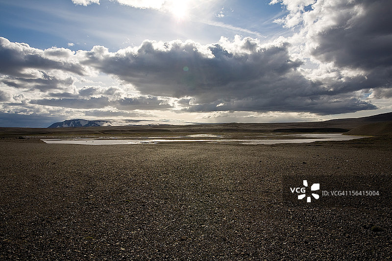 斯普伦吉桑杜尔地区冰川背景下的贫瘠景观，冰岛图片素材