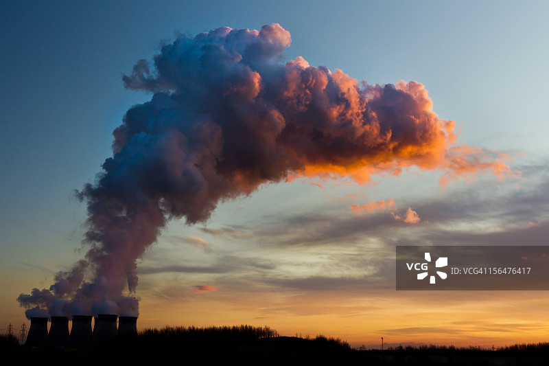 日落时分的费里布里奇发电站图片素材