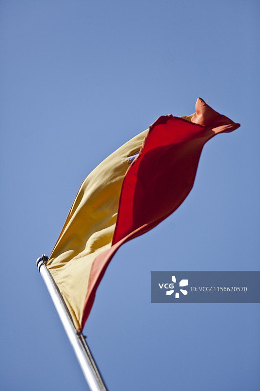 不丹国旗与蓝天图片素材