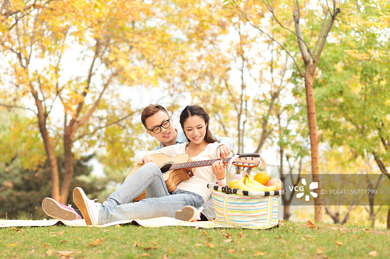 微笑情侣图片素材