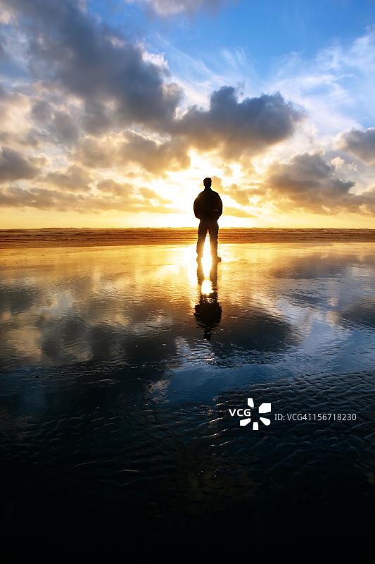 XXL巨型海滩剪影图片素材