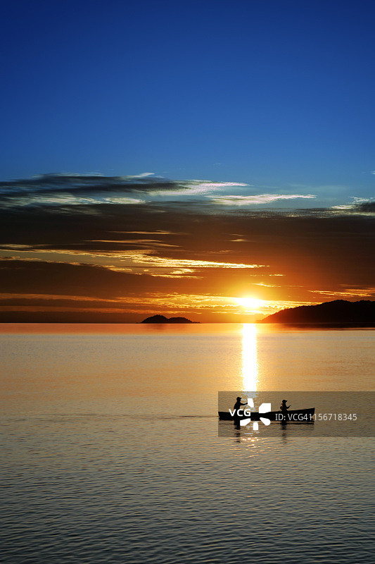 XXL独木舟日落图片素材