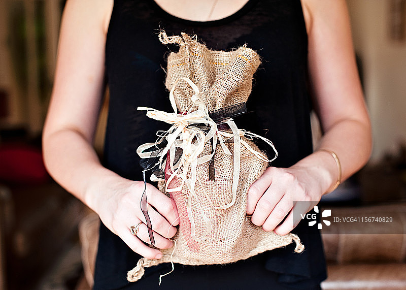 天然黄麻礼品袋包装图片素材