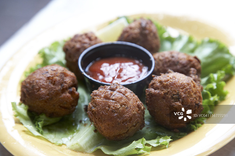 炸海螺和酱汁，佛罗里达州基韦斯特图片素材