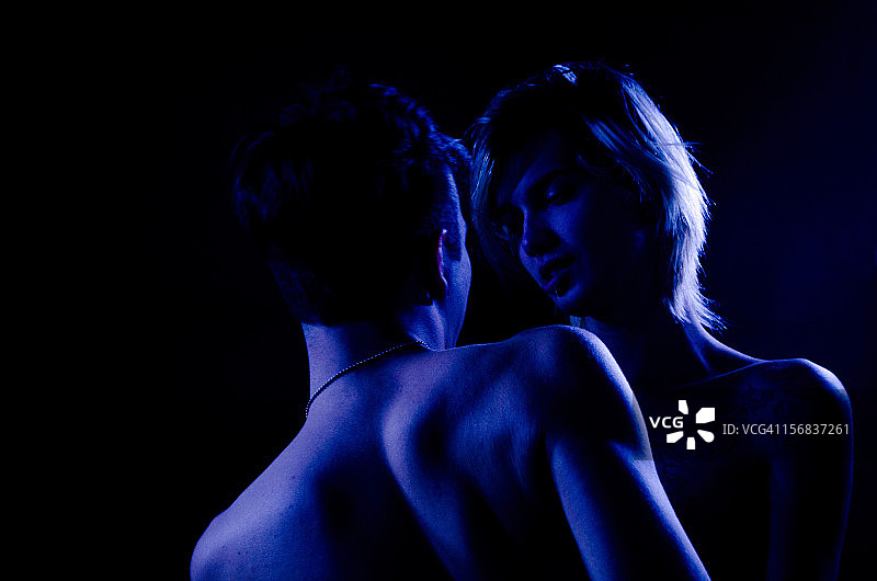 两个年轻男人图片素材