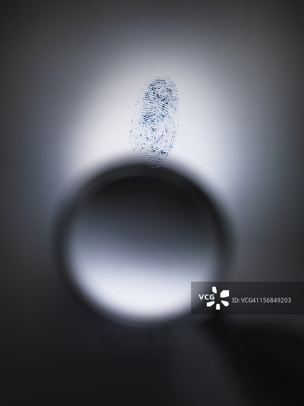 放大镜下的指纹图片素材