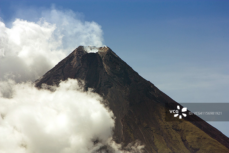马荣火山冒烟图片素材