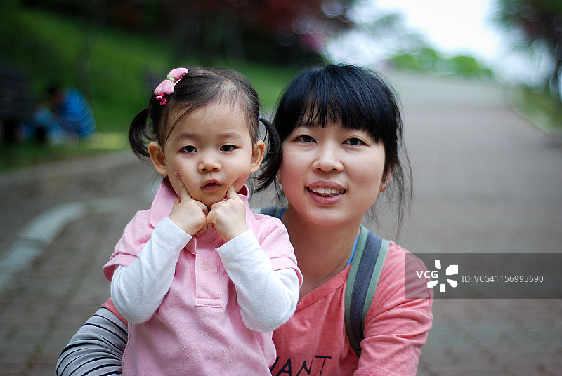 和妈妈在一起图片素材