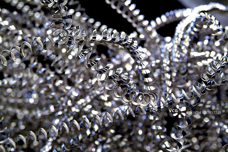 车床上的钢屑图片素材