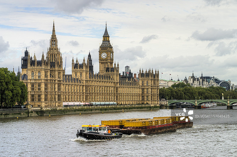 拖船与议会图片素材