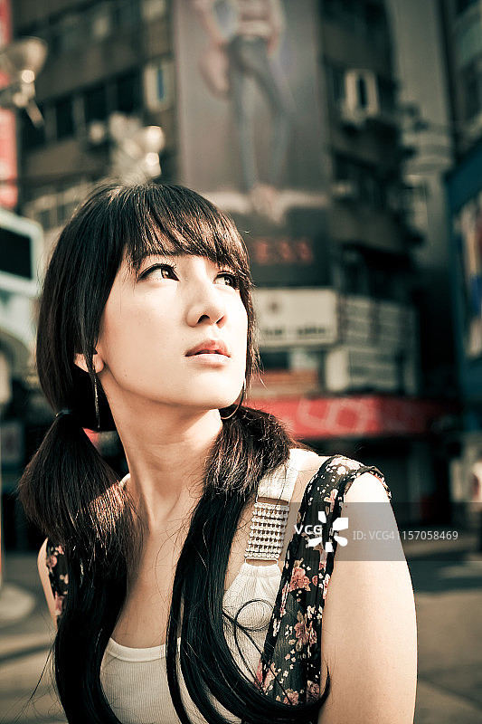 凝视的女孩图片素材