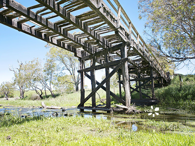 废弃的桥梁图片素材