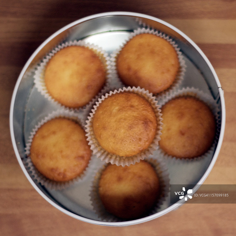 罐装自制纸杯蛋糕图片素材