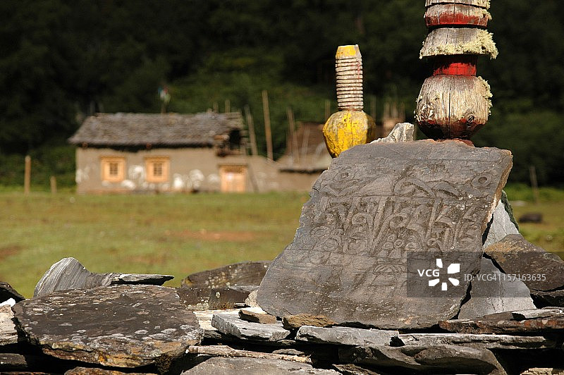 中国云南康巴藏族村落图片素材