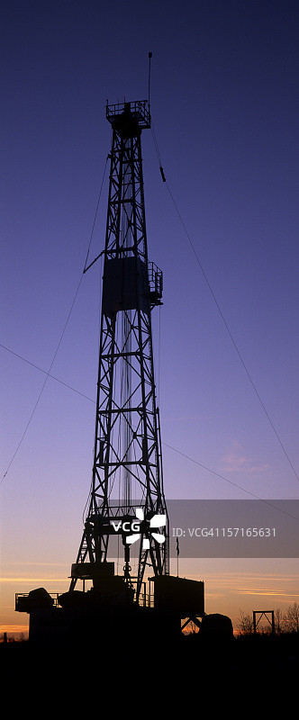 石油钻井平台轮廓垂直全景图图片素材