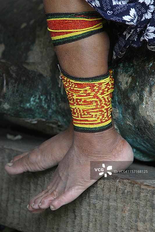 库纳族腿部手镯图片素材