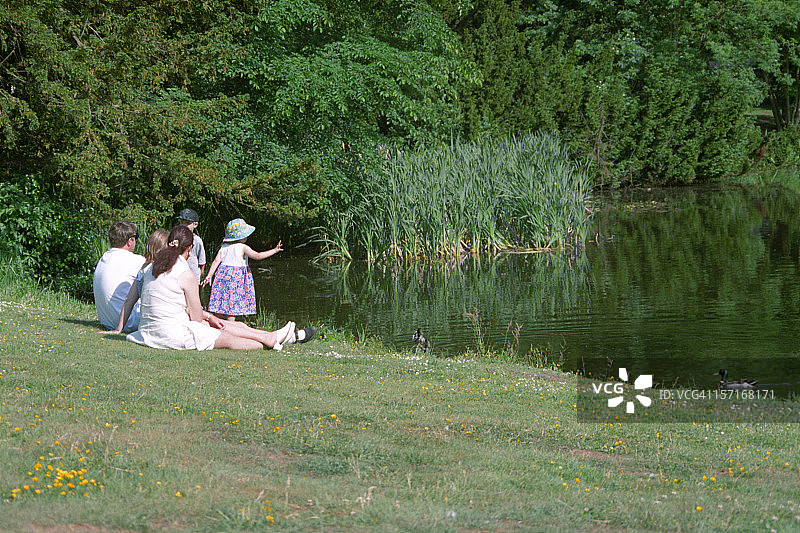 家庭野餐图片素材