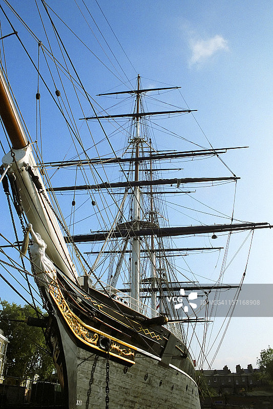 美丽的帆船，收起风帆图片素材