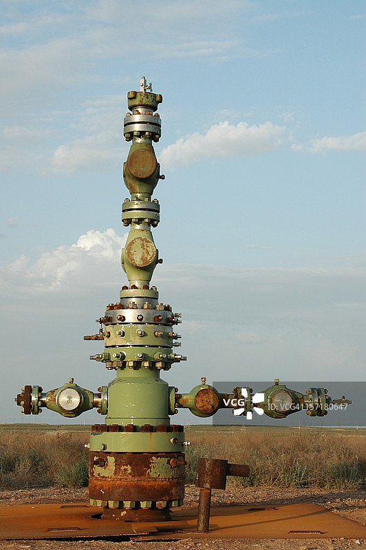 废弃的井口图片素材