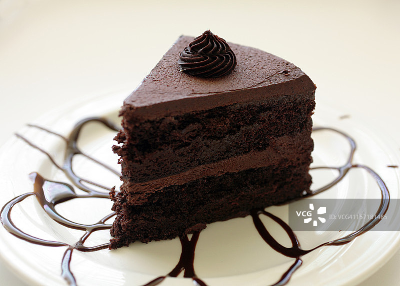 双层巧克力漩涡蛋糕图片素材