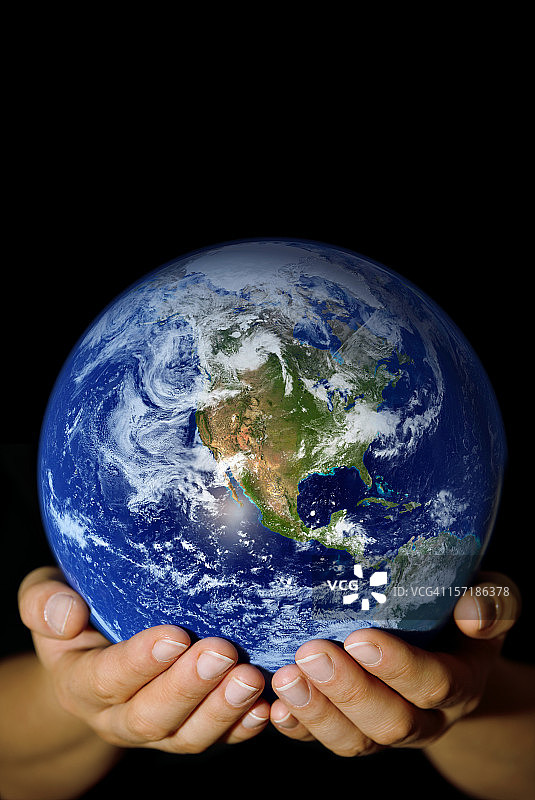 一双手捧着地球，北美洲可见图片素材